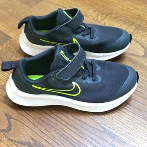 Boys Nike Star Ruuner size 1